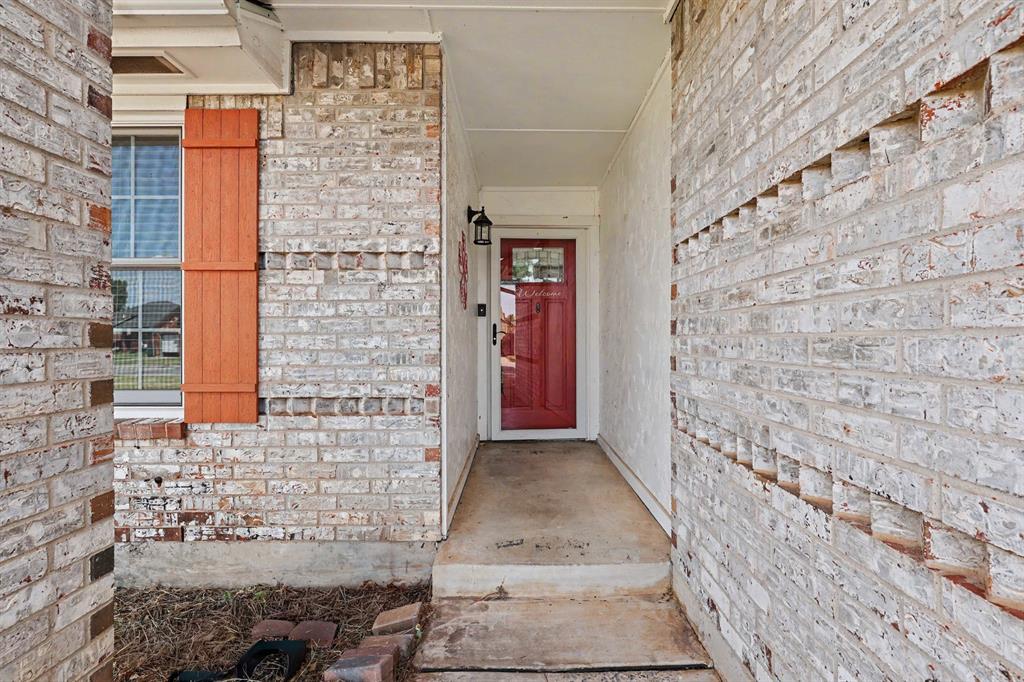 3rd image of 10128 Hollyhead Wy, Yukon, OK 73099 | MLS# 1243886