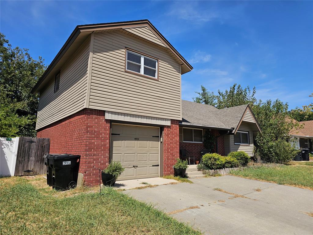 1st image of 121 Sw 16th St, Moore, OK 73160 | MLS# 1243922