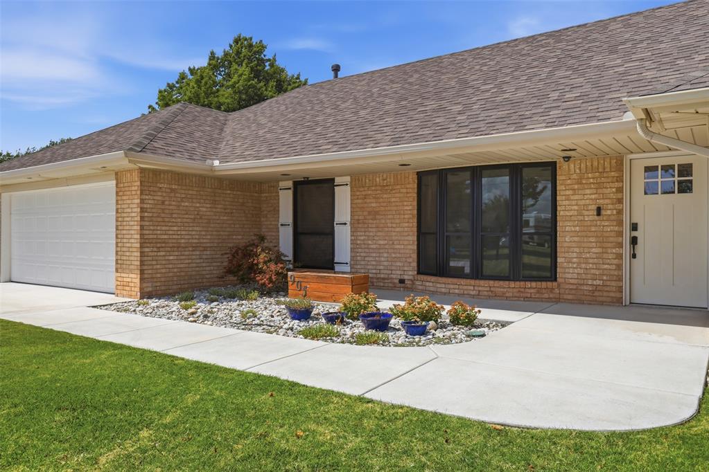5th image of 905 Nw 33Rd St, Moore, OK 73160 | MLS# 1243924