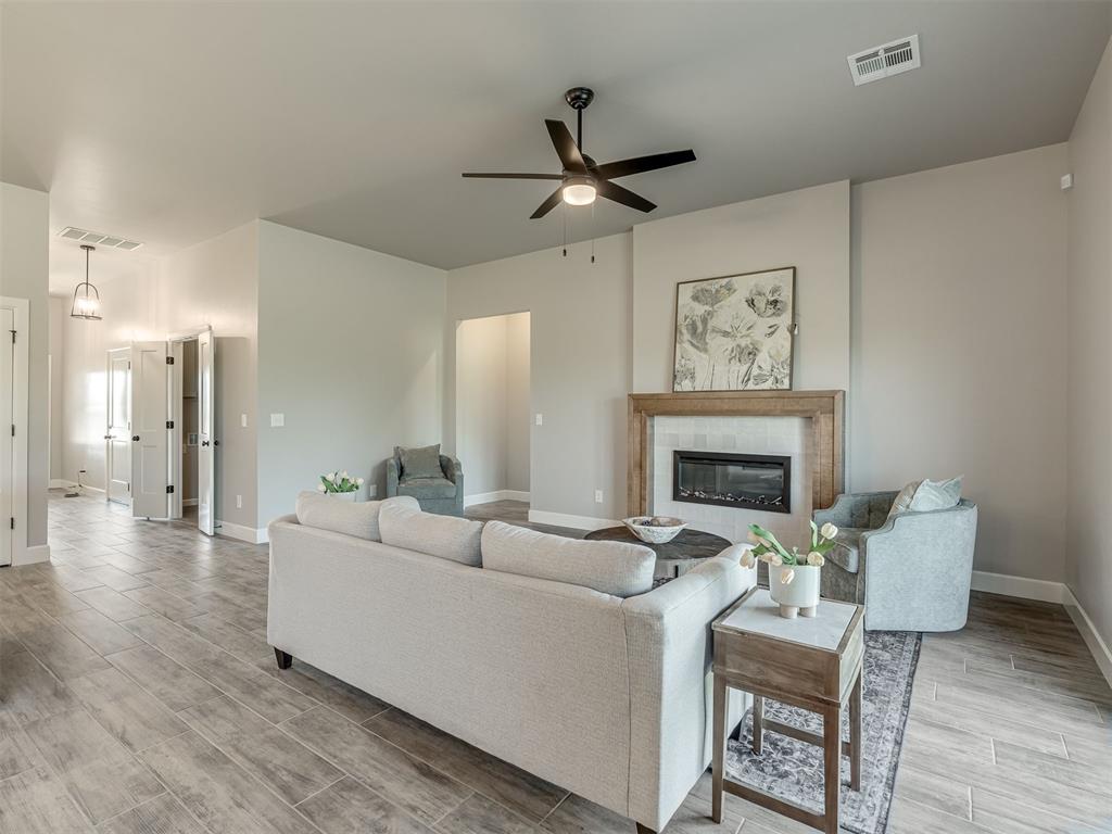 5th image of 12513 Dolche Vita Dr, Yukon, OK 73099 | MLS# 1243957