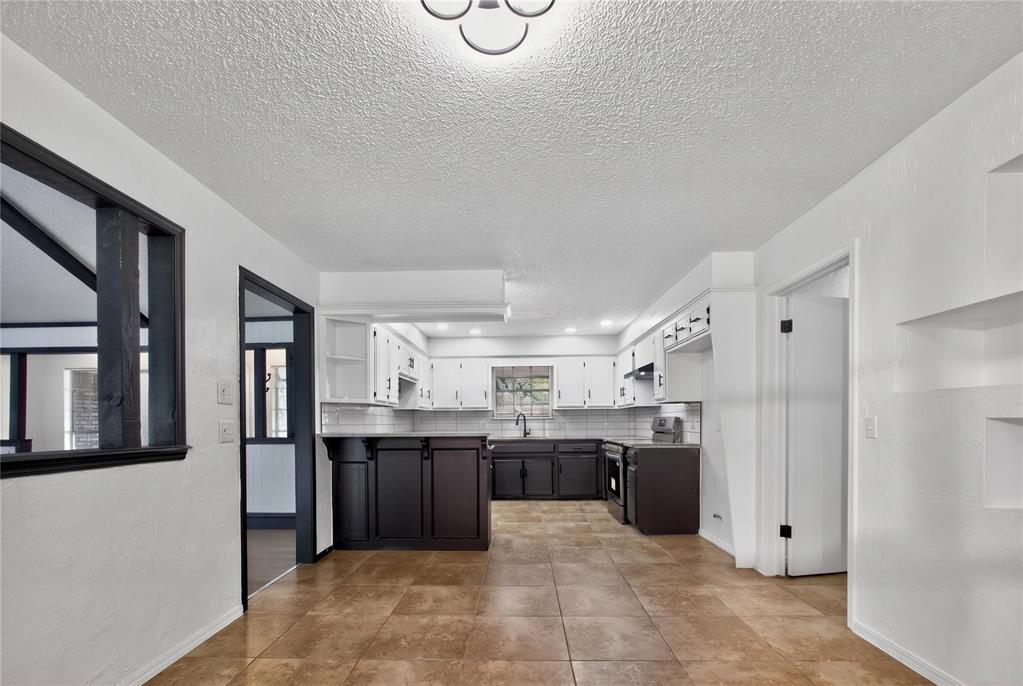 3rd image of 1212 Ridgecrest St, Edmond, OK 73013 | MLS# 1243979