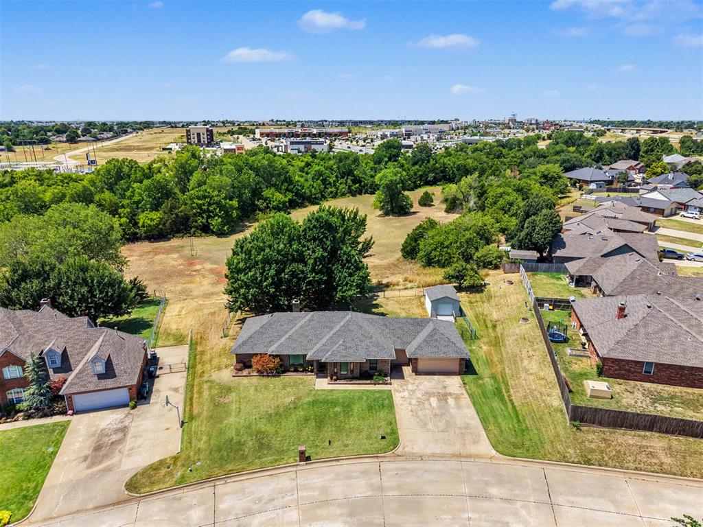 2nd image of 709 Azalea Hill Dr, Yukon, OK 73099 | MLS# 1244066
