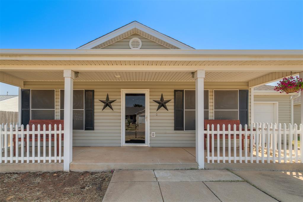 2nd image of 912 Danbury Pl, Yukon, OK 73099 | MLS# 1244095