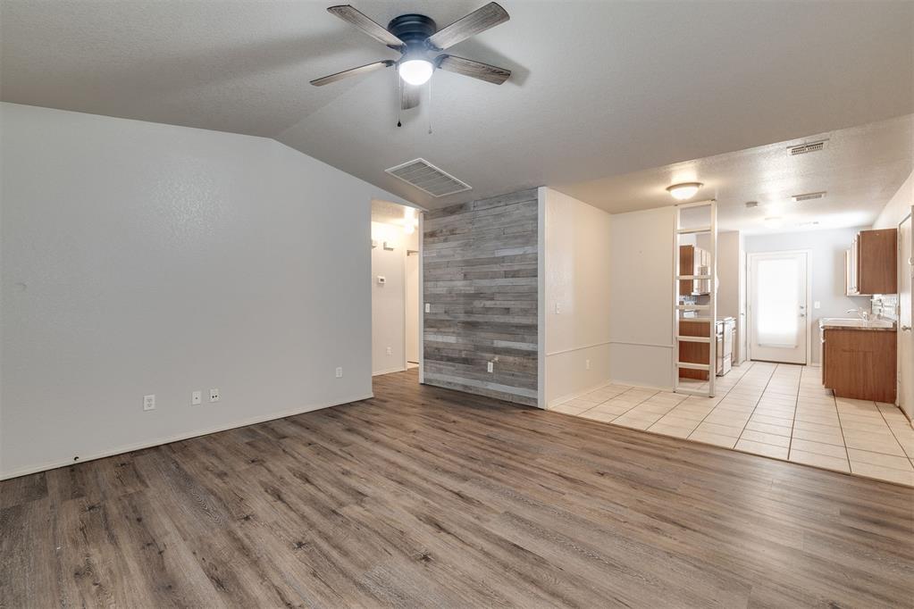 5th image of 912 Danbury Pl, Yukon, OK 73099 | MLS# 1244095