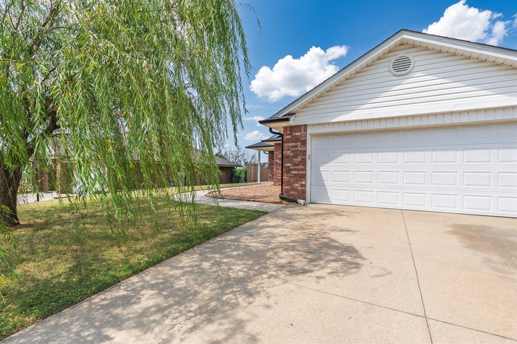 3rd image of 2252 Gray Dove Dr, Shawnee, OK 74804 | MLS# 1244104