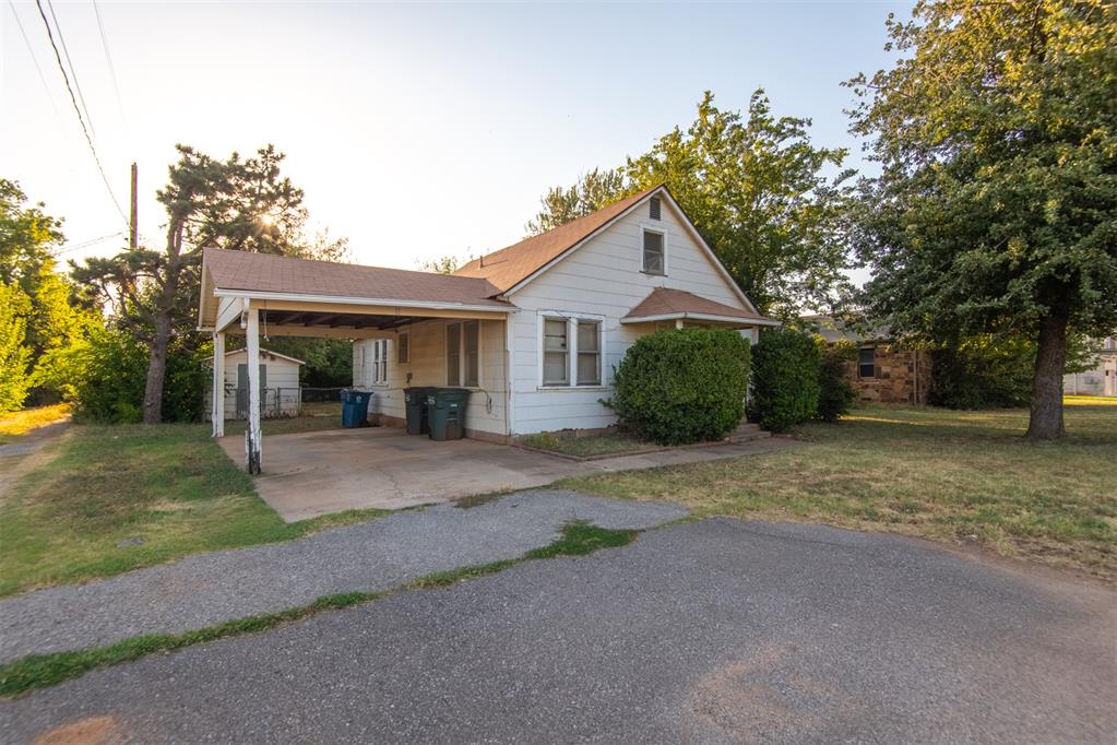 2nd image of 11 S Walnut St, Edmond, OK 73003 | MLS# 1244176