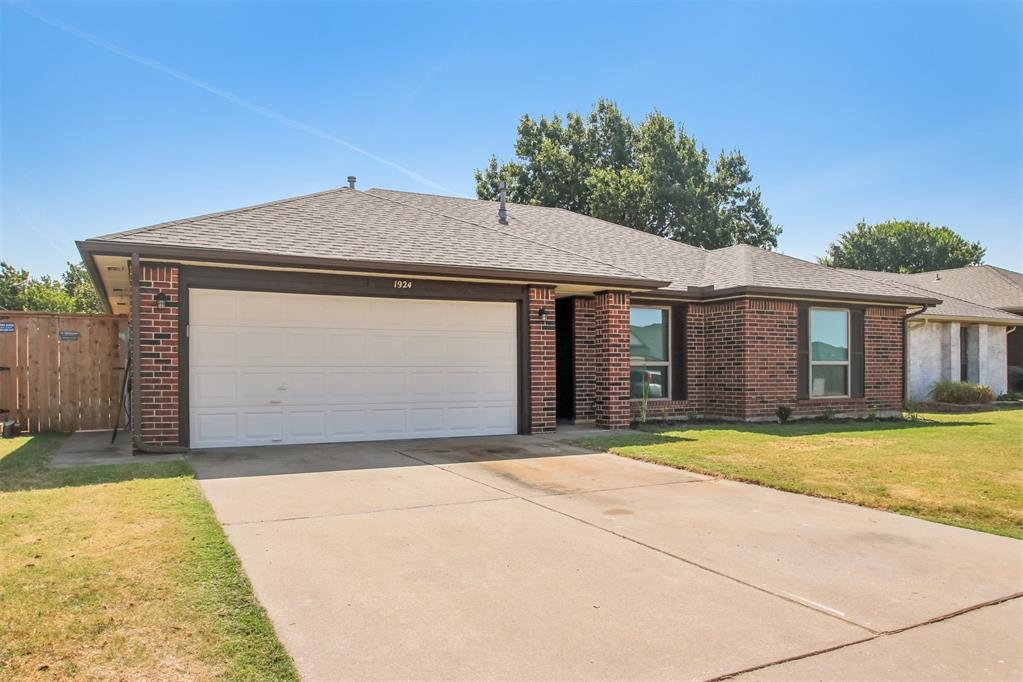 3rd image of 1924 Oakwood East Blvd, Midwest City, OK 73130 | MLS# 1244183