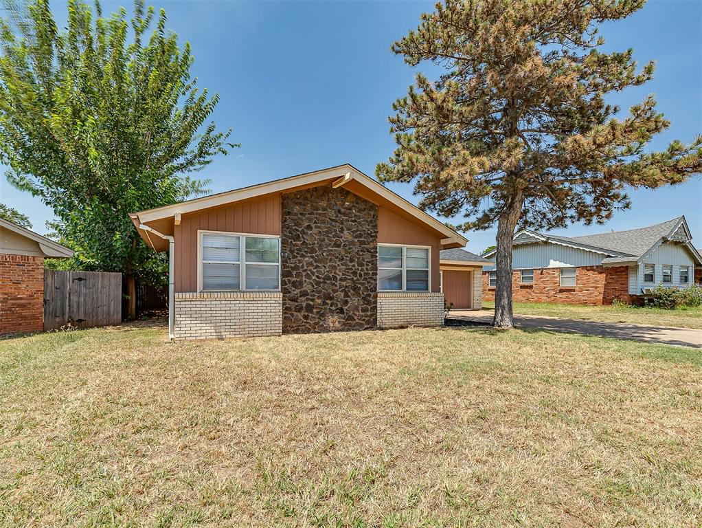 3rd image of 111 Oakside Dr, Moore, OK 73160 | MLS# 1244188