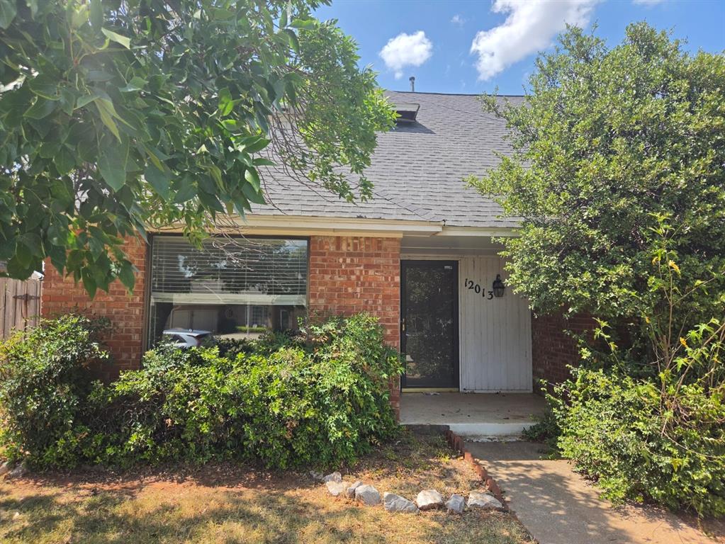 2nd image of 12013 Shady Trail Ln, Oklahoma City, OK 73120 | MLS# 1244298