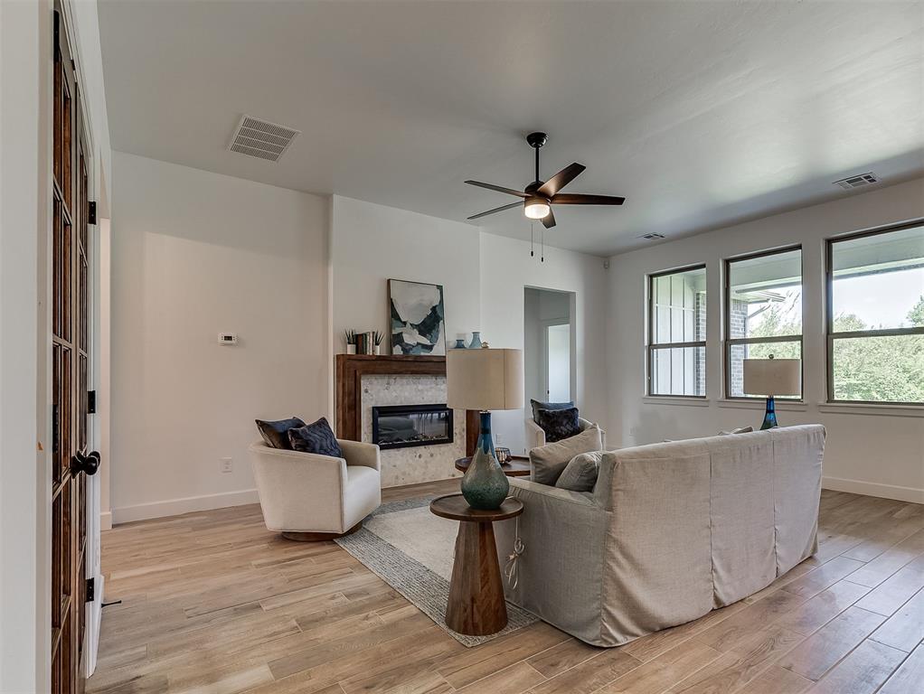 4th image of 12501 Dolche Vita Dr, Yukon, OK 73099 | MLS# 1244306