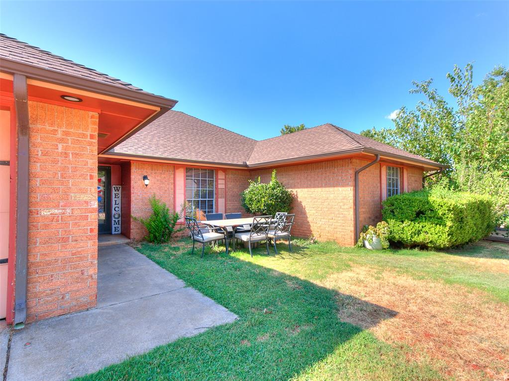 2nd image of 11064 Folkstone Dr, Yukon, OK 73099 | MLS# 1244388
