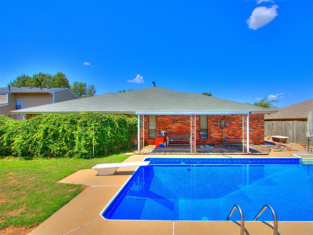 2nd image of 105 Willow Br Rd, Norman, OK 73072