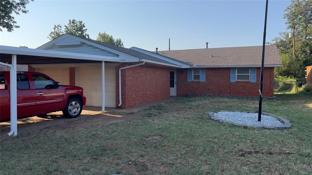1st image of 313 Willow Pl, Yukon, OK 73099 | MLS# 1244493