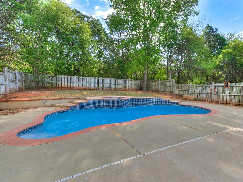 5th image of 16 Greenmore Dr, Edmond, OK 73034 | MLS# 1244523
