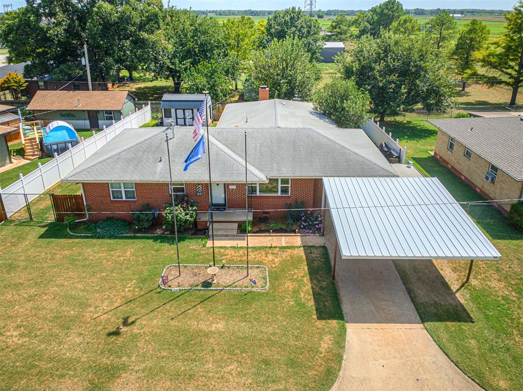 3rd image of 925 W Creek St, Lindsay, OK 73052 | MLS# 1244649