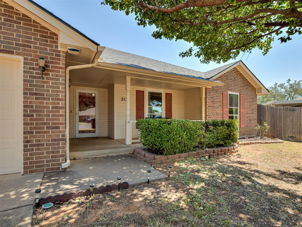 2nd image of 2137 Ne 13th St, Moore, OK 73160 | MLS# 1244718