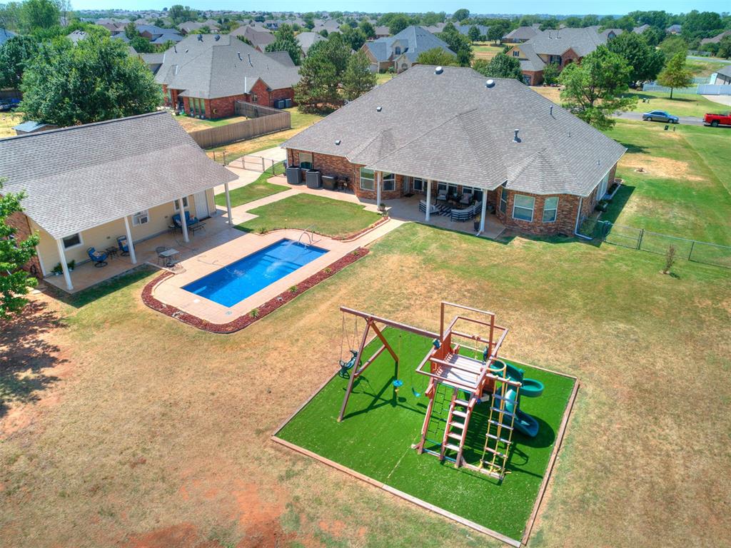3rd image of 10712 Sundance Dr, Yukon, OK 73099 | MLS# 1244731
