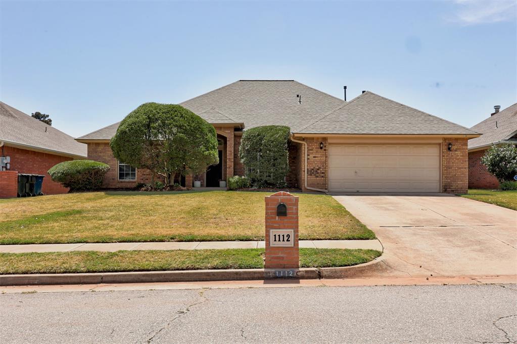 2nd image of 1112 Copperfield Dr, Edmond, OK 73003 | MLS# 1244752
