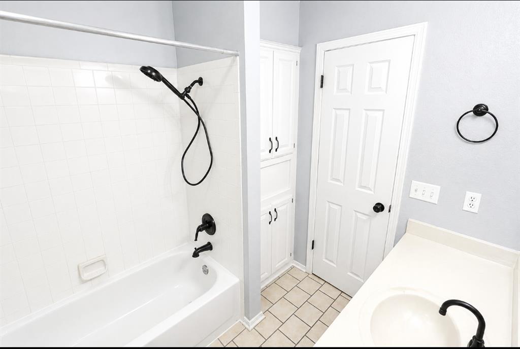 5th image of 1017 Blue Ridge Dr, Edmond, OK 73003 | MLS# 1244764