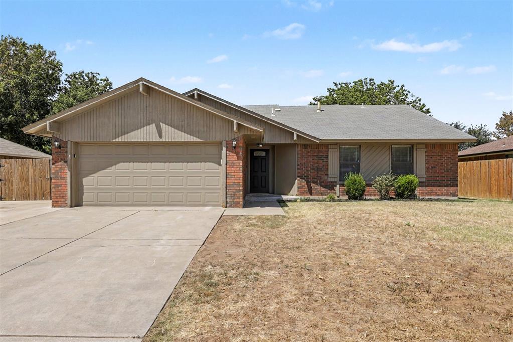 1st image of 10005 S Glascow Ter, Yukon, OK 73099 | MLS# 1244883