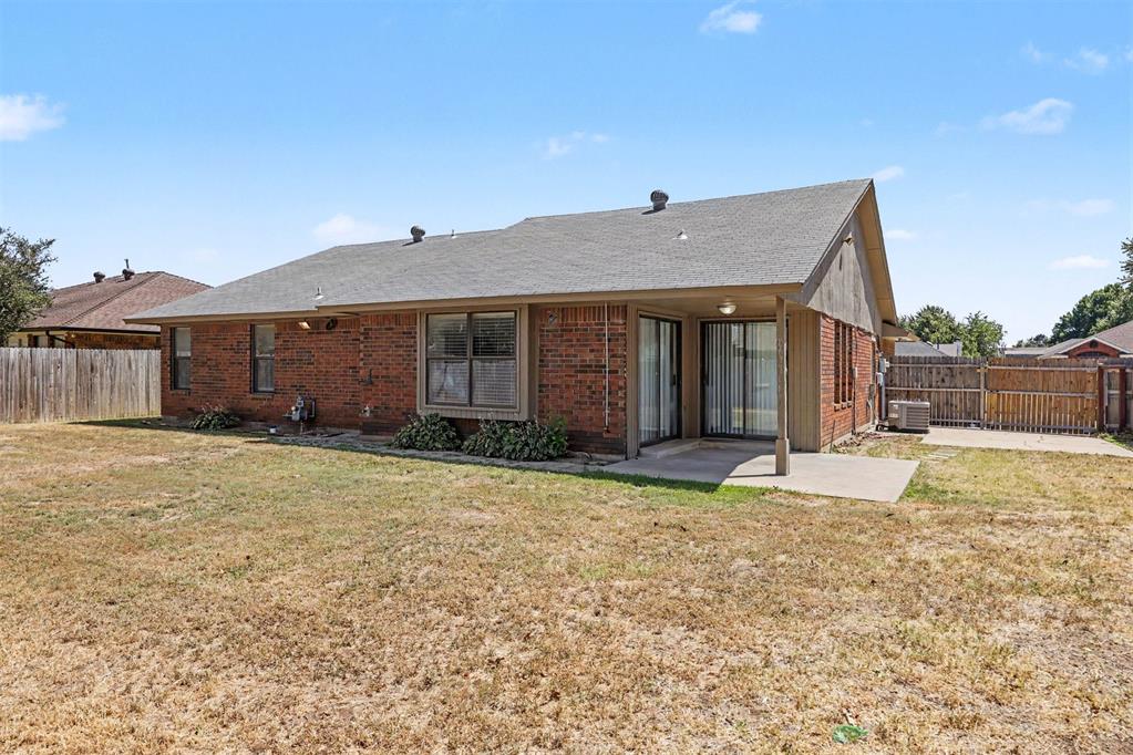 15th image of 10005 S Glascow Ter, Yukon, OK 73099 | MLS# 1244883