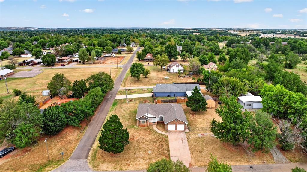 2nd image of 1802 E University Ave, Guthrie, OK 73044 | MLS# 1245007