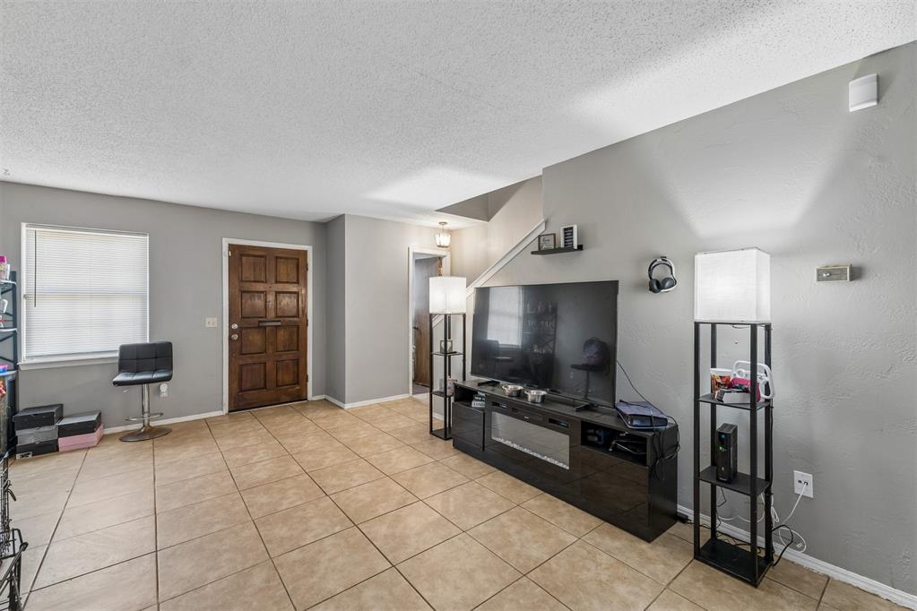 3rd image of 11429 N May Ave, Oklahoma City, OK 73120 | MLS# 1245113