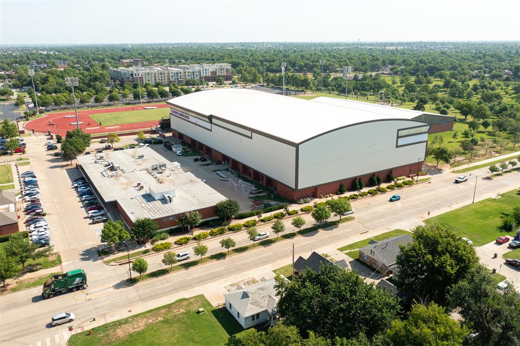 image of 204 E Lindsey St, Norman, OK 73069