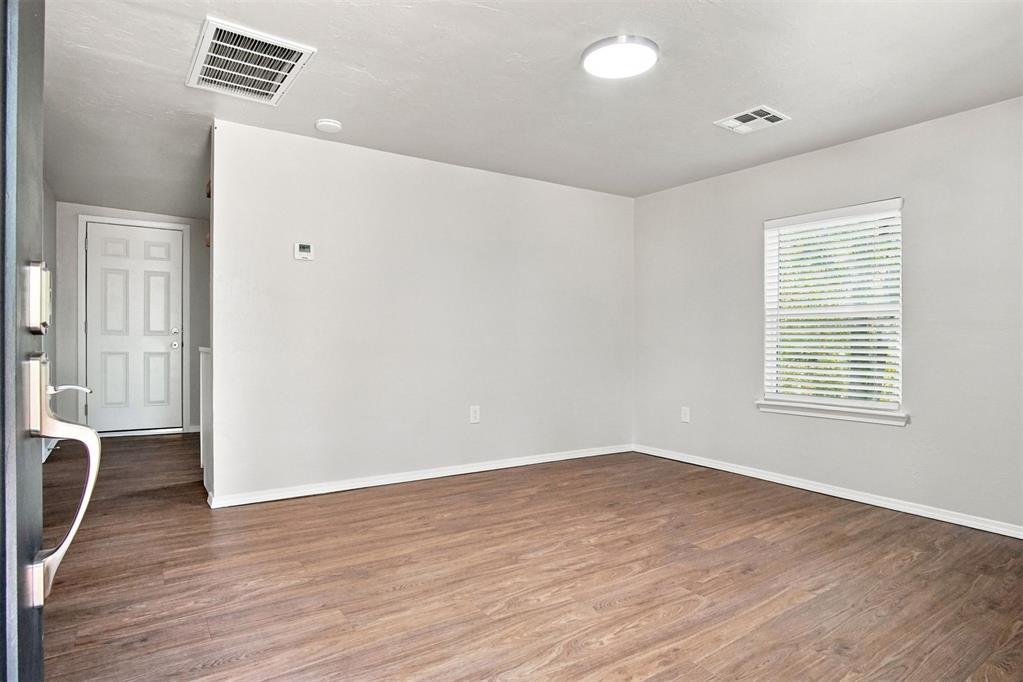 3rd image of 1710 Ne 35Th St, Oklahoma City, OK 73111 | MLS# 1245229