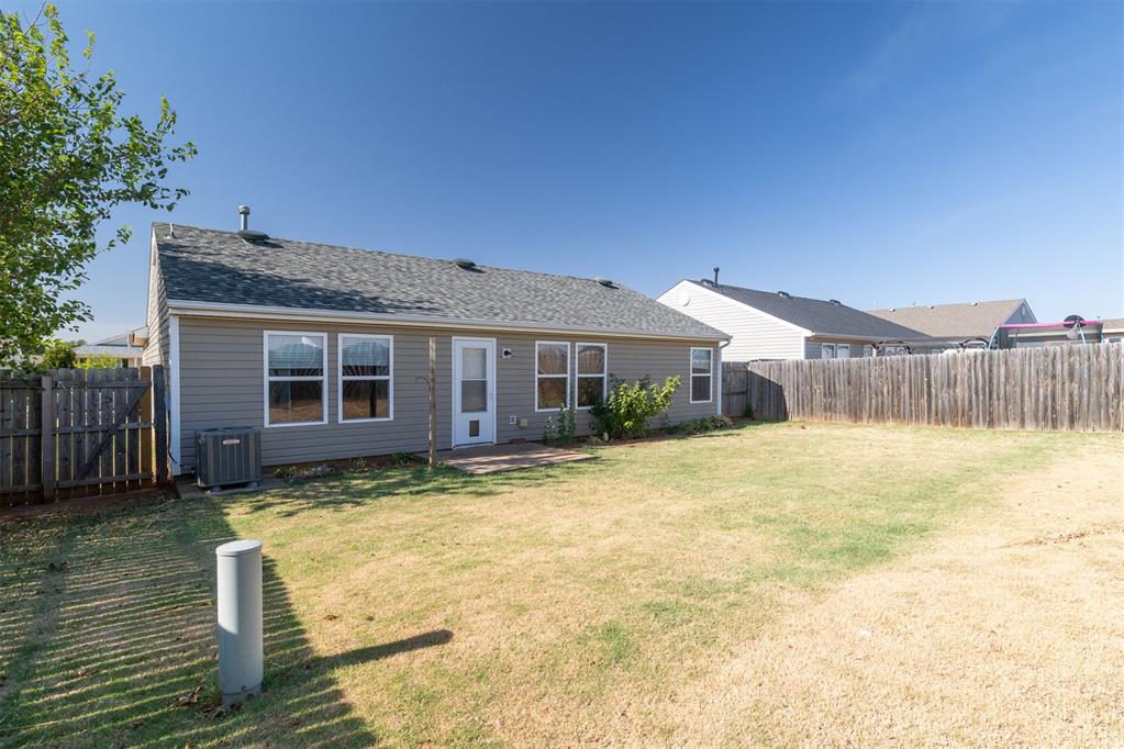 43rd image of 10349 Aberdeen Dr, Yukon, OK 73099 | MLS# 1245251