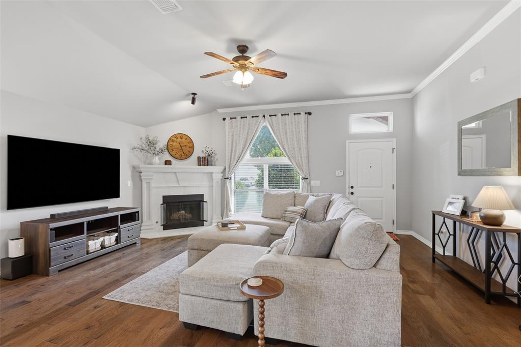 2nd image of 609 Sw 6th St, Moore, OK 73160 | MLS# 1245275