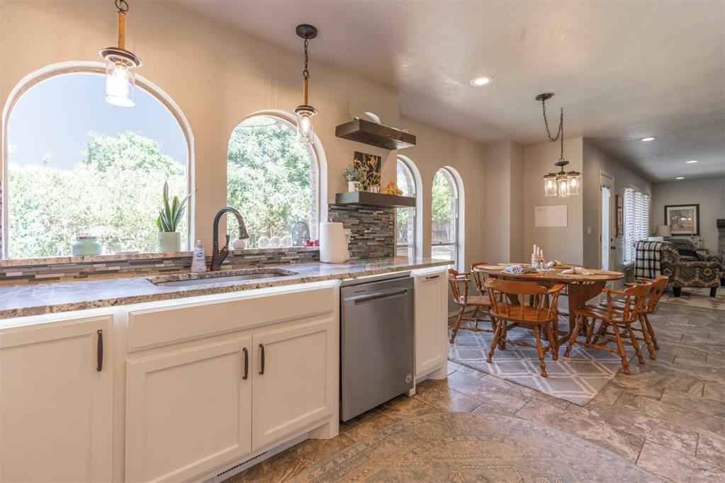 2nd image of 709 Rock Hollow Rd, Edmond, OK 73034 | MLS# 1245291