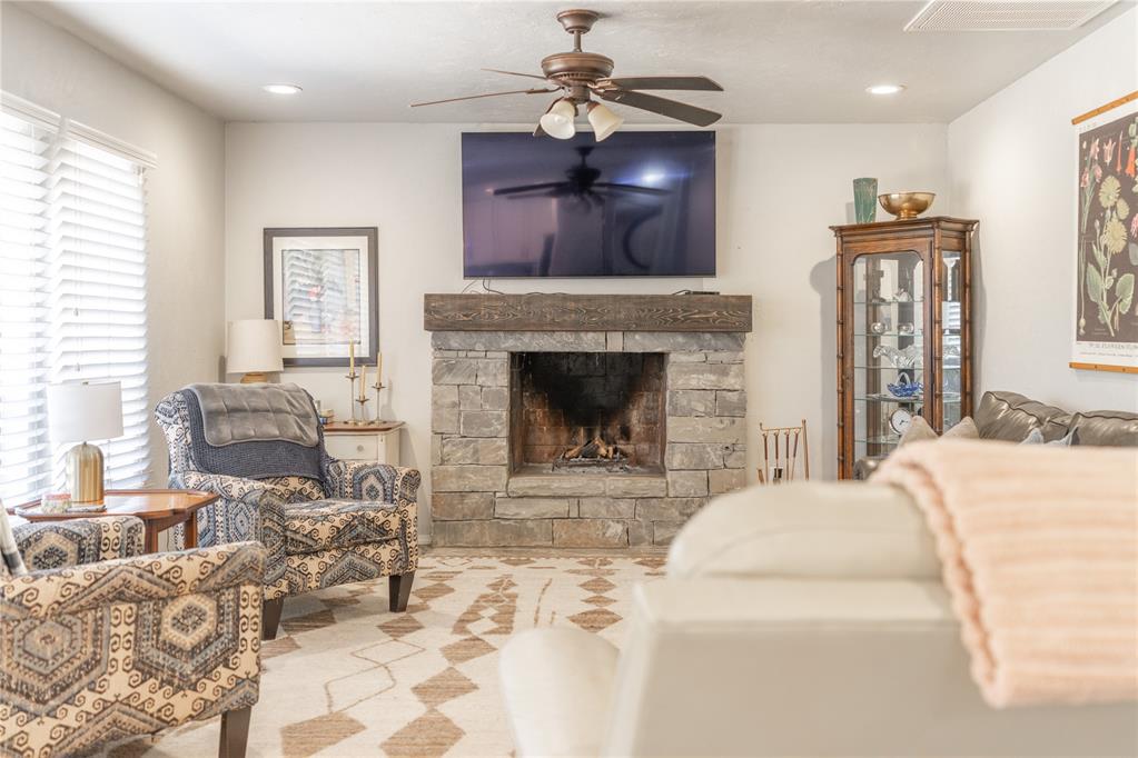 3rd image of 709 Rock Hollow Rd, Edmond, OK 73034 | MLS# 1245291