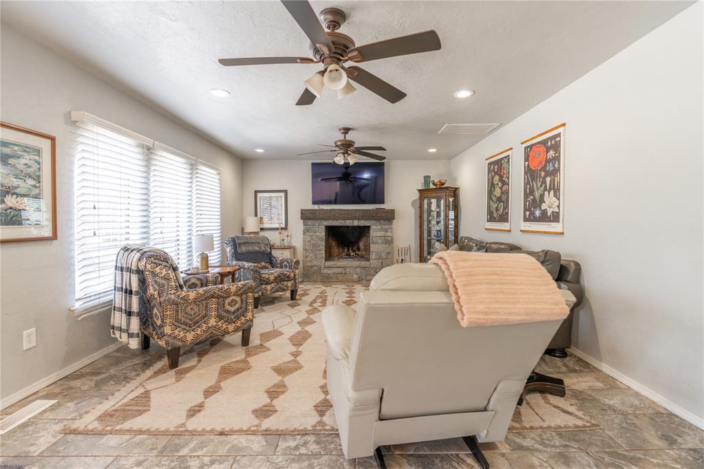 5th image of 709 Rock Hollow Rd, Edmond, OK 73034 | MLS# 1245291