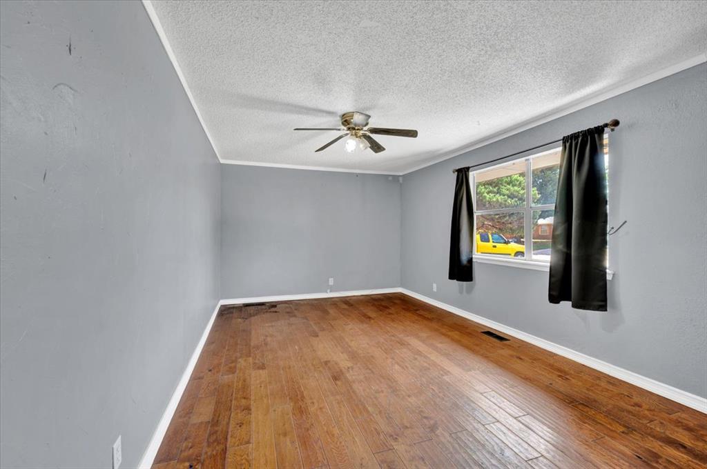 5th image of 1017 Linn Ln, Yukon, OK 73099 | MLS# 1245366