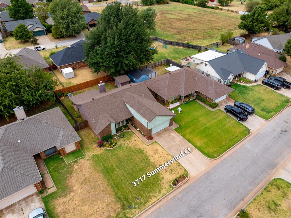 3rd image of 3717 Summerwind Ct, Oklahoma City, OK 73179 | MLS# 1245385