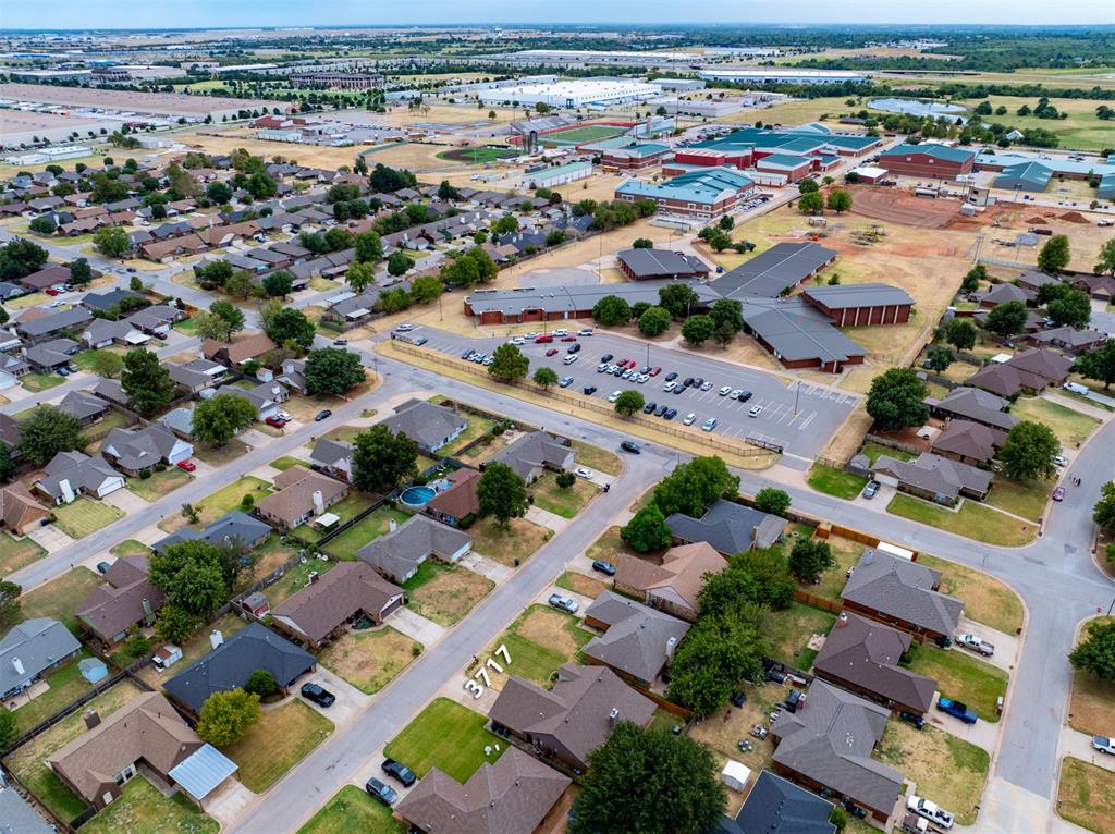4th image of 3717 Summerwind Ct, Oklahoma City, OK 73179 | MLS# 1245385