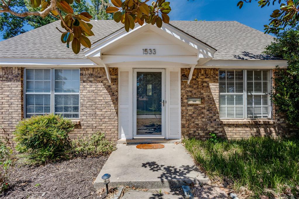 2nd image of 1533 Canterbury St, Norman, OK 73069 | MLS# 1245434