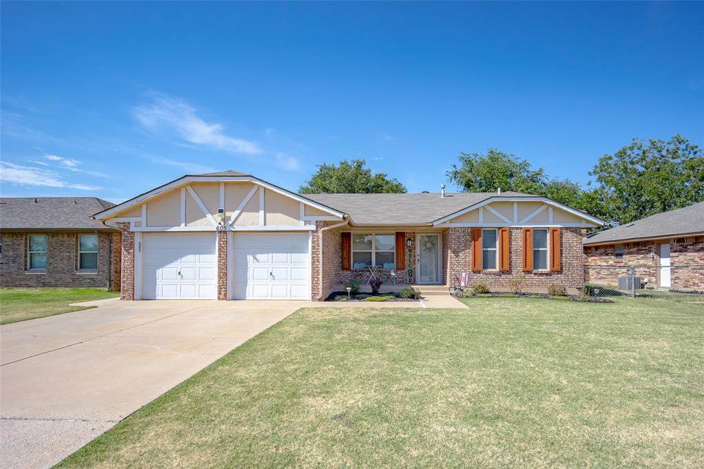 1st image of 605 Sw 7th St, Moore, OK 73160 | MLS# 1245448