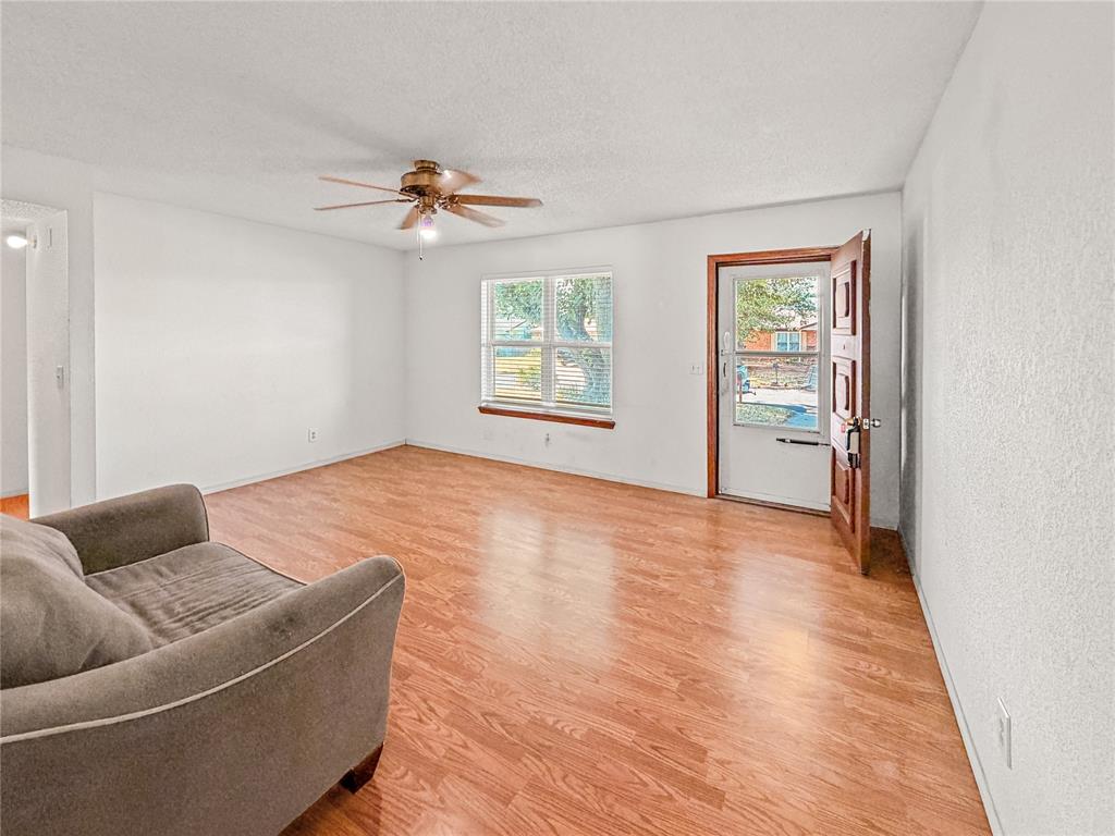 3rd image of 12337 Southgate Dr, Yukon, OK 73099 | MLS# 1245521