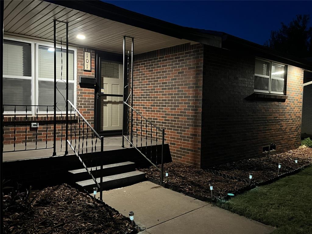 image of 101 Ne 5th St, Moore, OK 73160 | MLS# 1245567