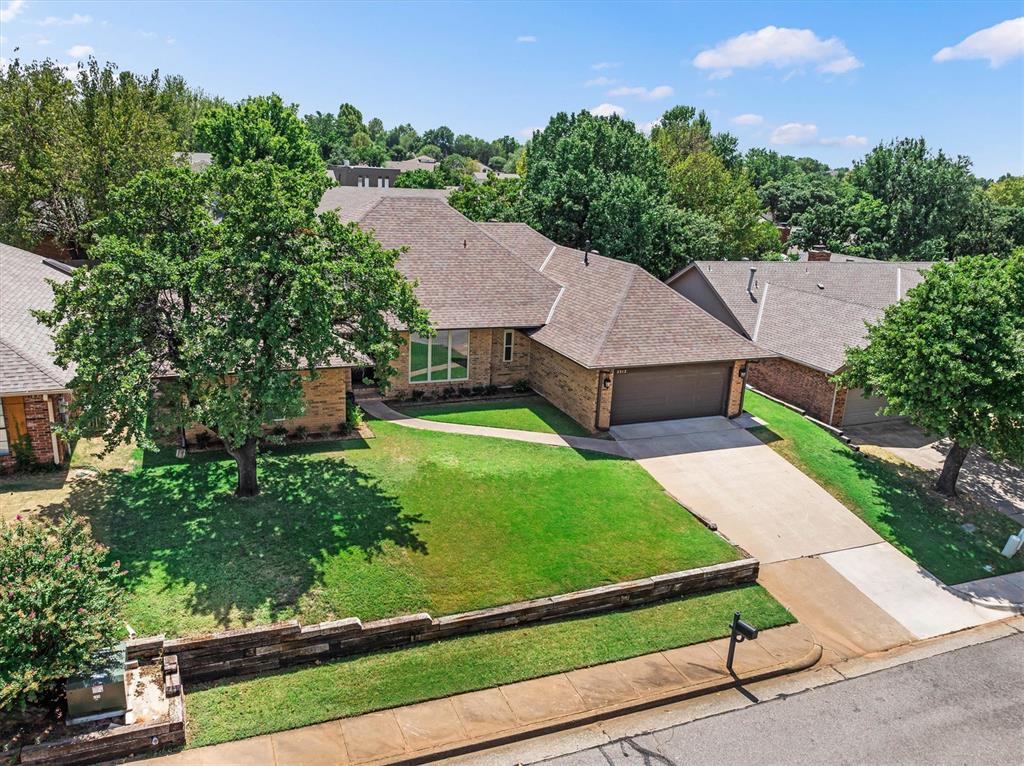 3rd image of 2312 Coachlight Dr, Edmond, OK 73013 | MLS# 1245575