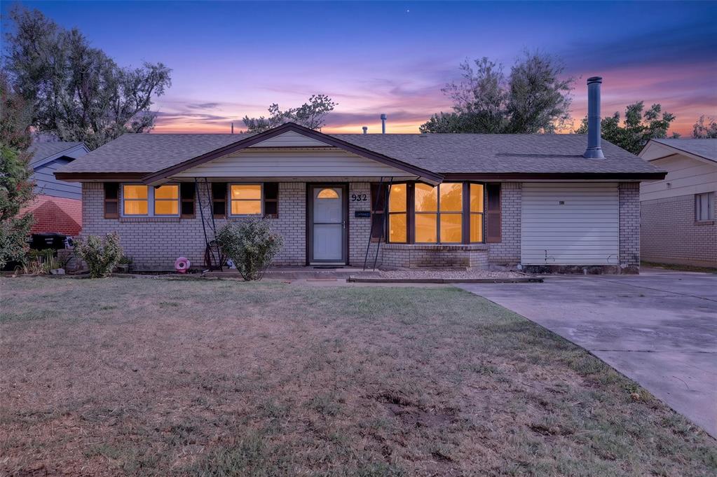 1st image of 932 Nw 1st St, Moore, OK 73160 | MLS# 1245625