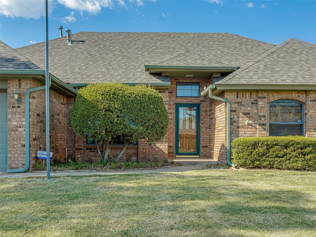 2nd image of 141 E Olympic Dr, Yukon, OK 73099 | MLS# 1245660