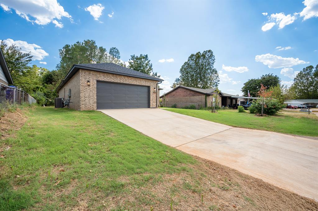 2nd image of 9606 Ne 3rd St, Midwest City, OK 73130 | MLS# 1245776