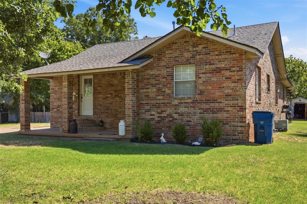 2nd image of 605 Sw 7th St, Lindsay, OK 73052 | MLS# 1245791