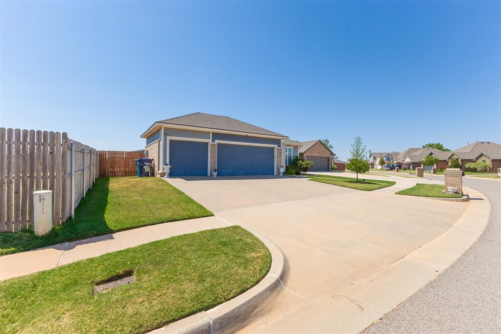 2nd image of 3509 Upland Ridge Dr, Yukon, OK 73099 | MLS# 1245806