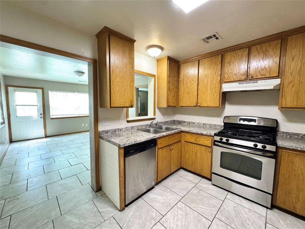 2nd image of 2411 N Clarke St, Choctaw, OK 73020 | MLS# 1245836