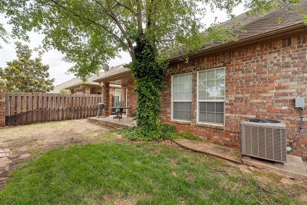 41st image of 1633 Laurel Pl, Edmond, OK 73003 | MLS# 1245851