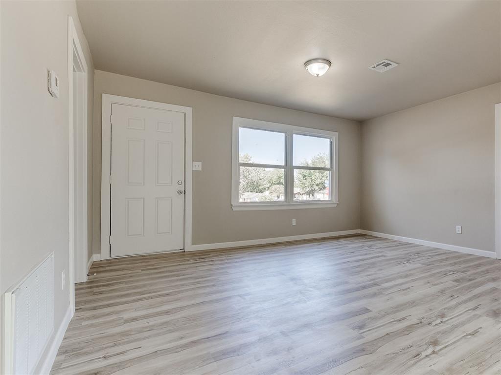 2nd image of 1116 Hickory Ln, Oklahoma City, OK 73110 | MLS# 1245853